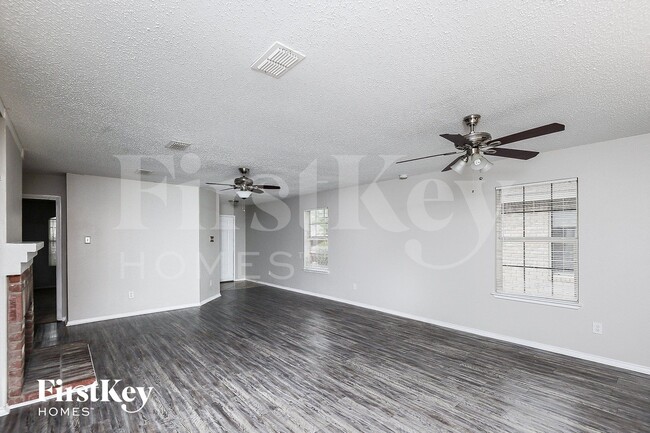 Foto del edificio - 8771 Cove Meadow Ln