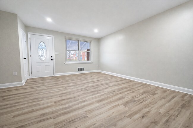 Foto del edificio - Updated 3BR Home with Finished Basement, & Fenced Yard
