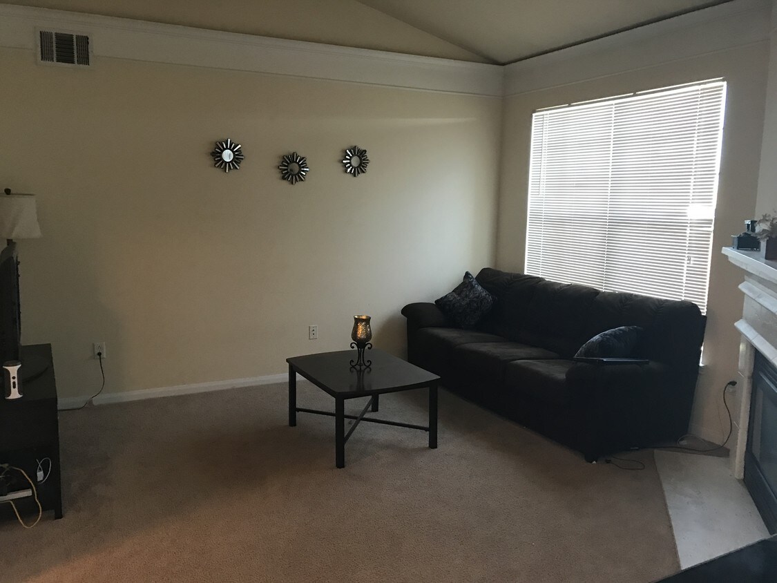 Foto principal - 12629 Washington Ln