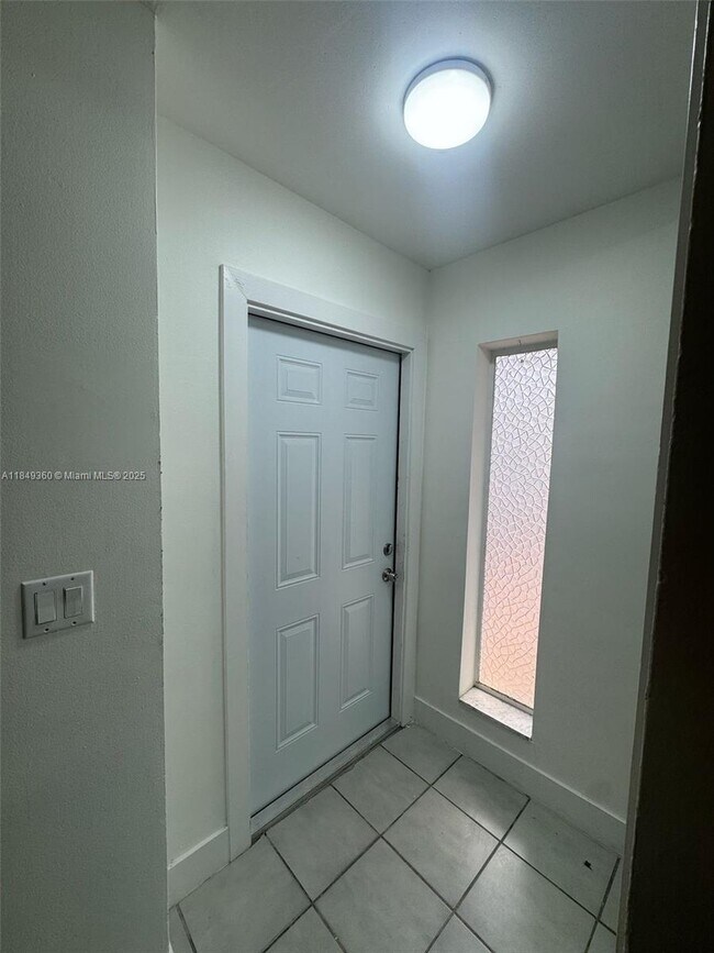 Foto del edificio - 3851 NW 110th Ave