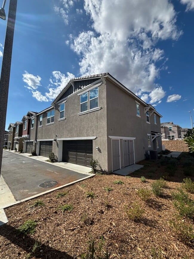 Building Photo - 36351 Elizabeth Ln