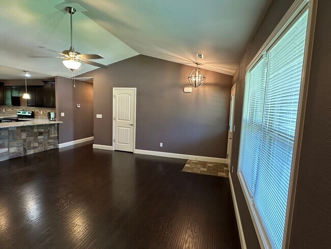 Foto del edificio - 333 Lyle Curtis Cir