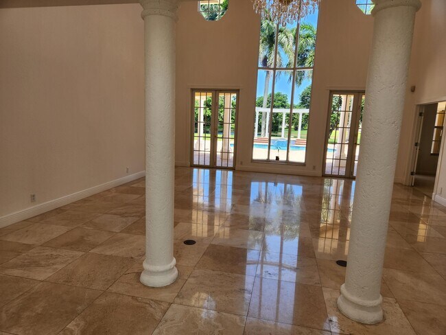Building Photo - 17885 Fieldbrook Cir E