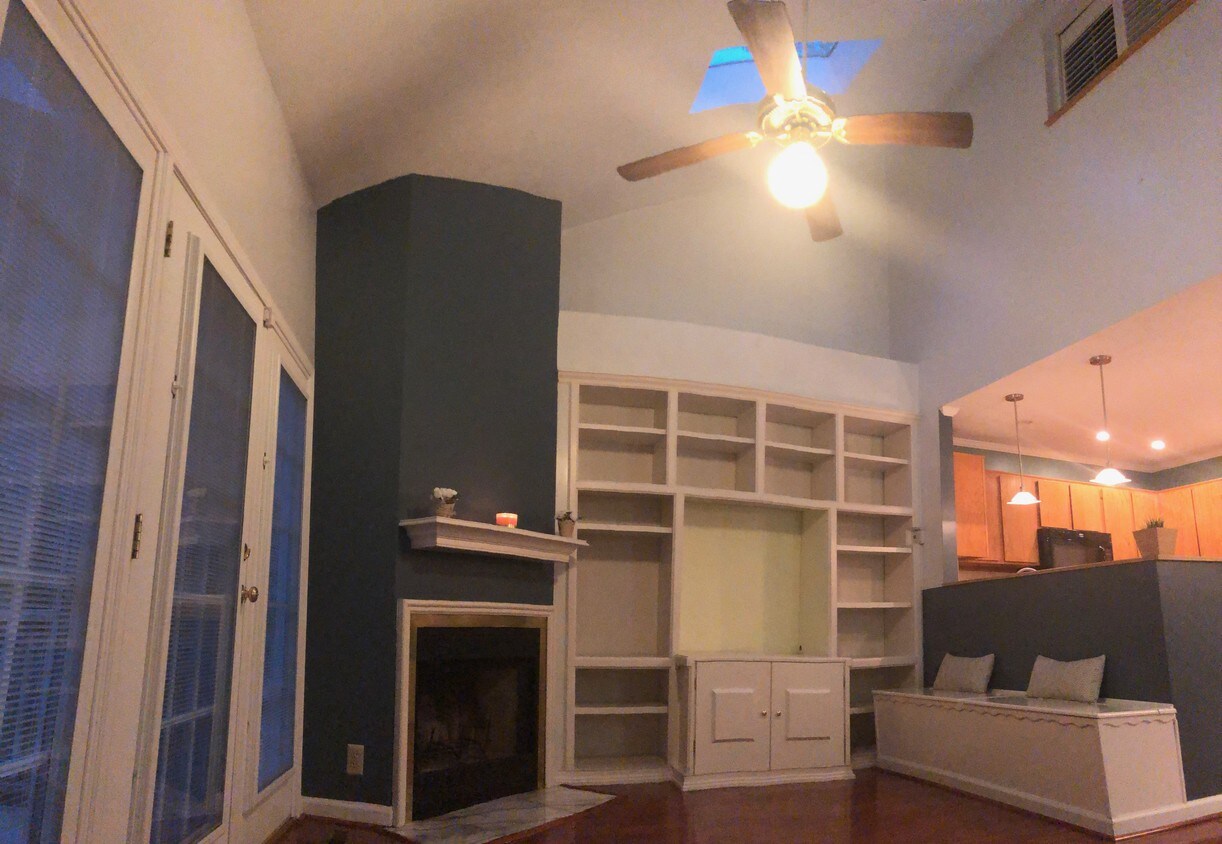 Foto principal - 5210 Village Way