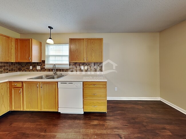 Building Photo - 5452 Wood Hollow Dr