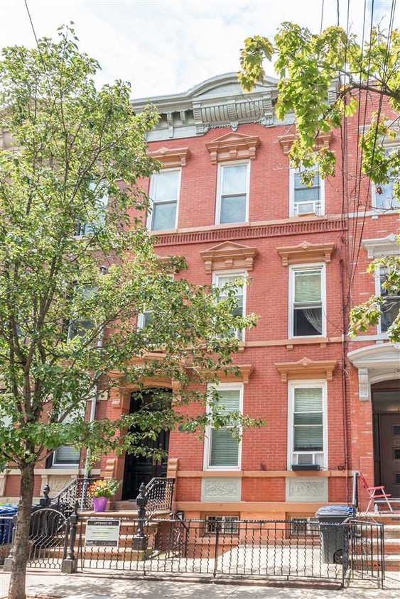 Primary Photo - 1234 Park Ave