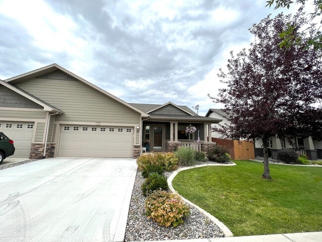 Building Photo - Pet Friendly 3 Bed 2 Bath Single Level Con...