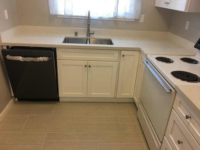 Building Photo - 645 Azara Pl