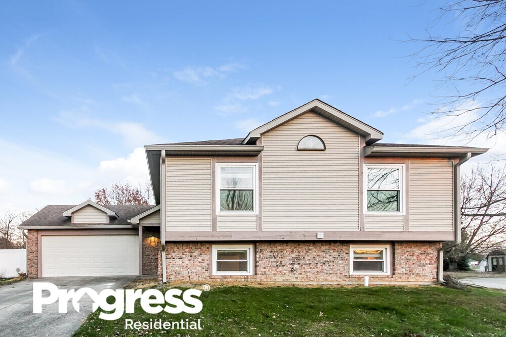 7557 Southern Lakes Dr, Indianapolis, IN 46237 House for Rent in