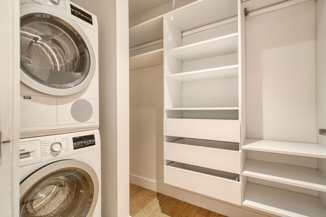 Building Photo - 4570-4590 Queen-Mary