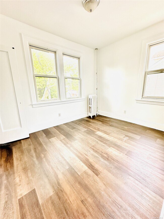 Foto del edificio - 195-05 111th Ave