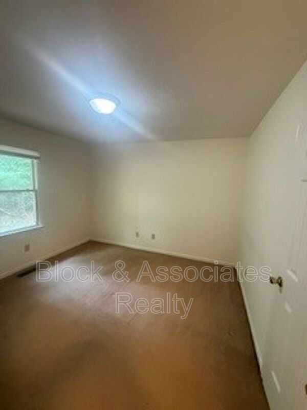 Foto del edificio - 1325 Timberlane