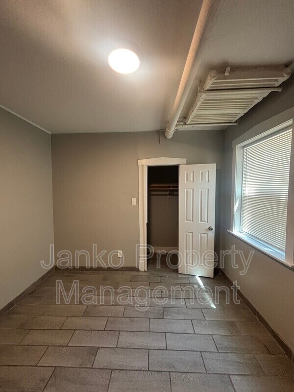 Foto del edificio - 6059 S Troy St