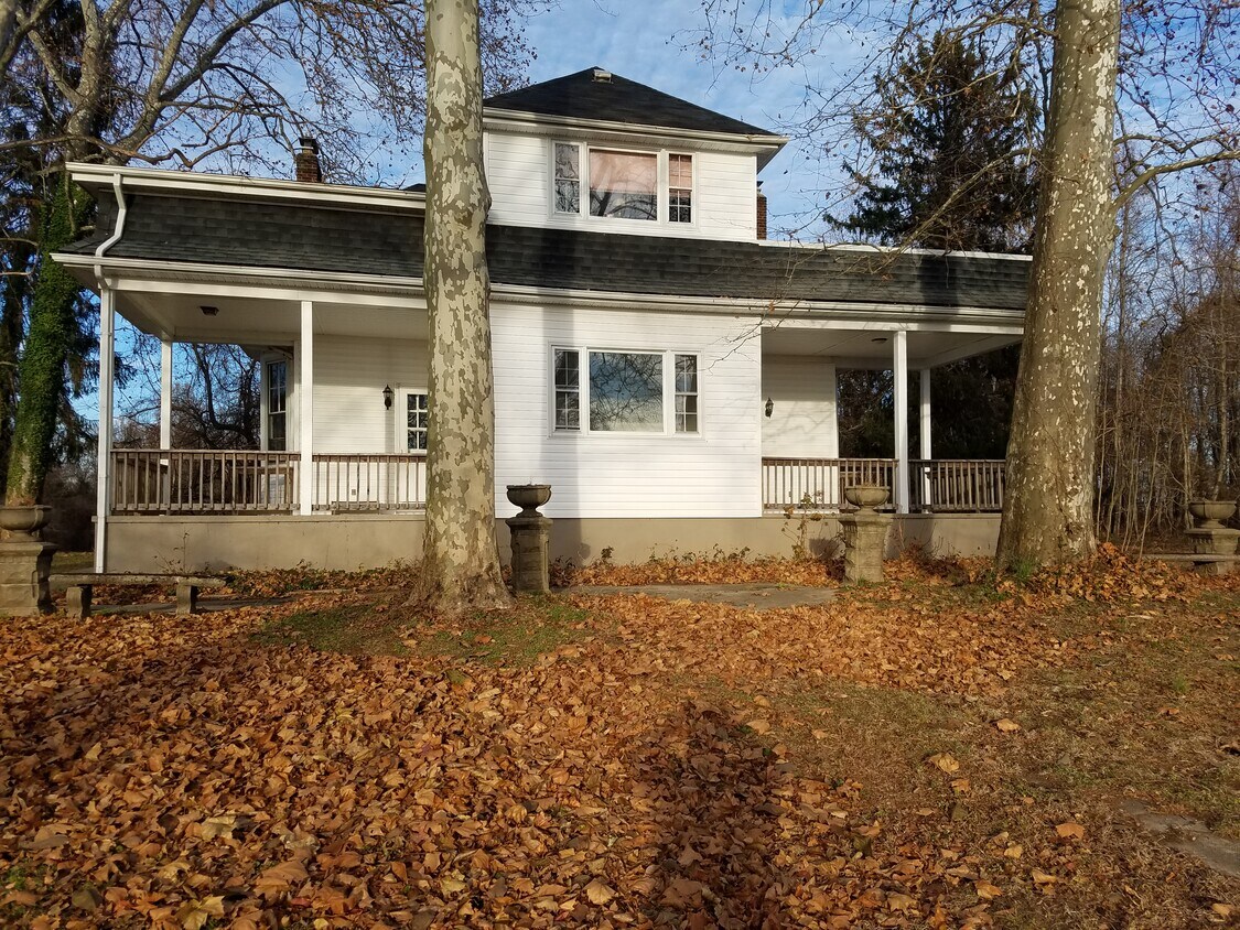 Primer piso con porches - 385 Eagle Hill Rd