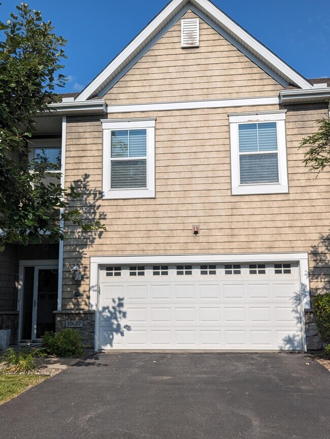 Building Photo - 10857 S Shore Dr