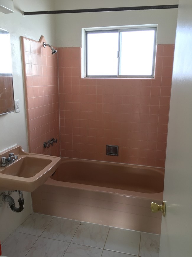 Bathroom - 1601 Maltman Ave