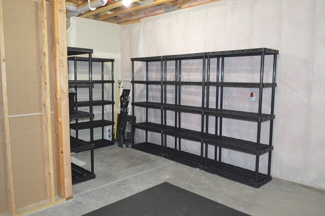 Building Photo - 751 Mission Point Rd