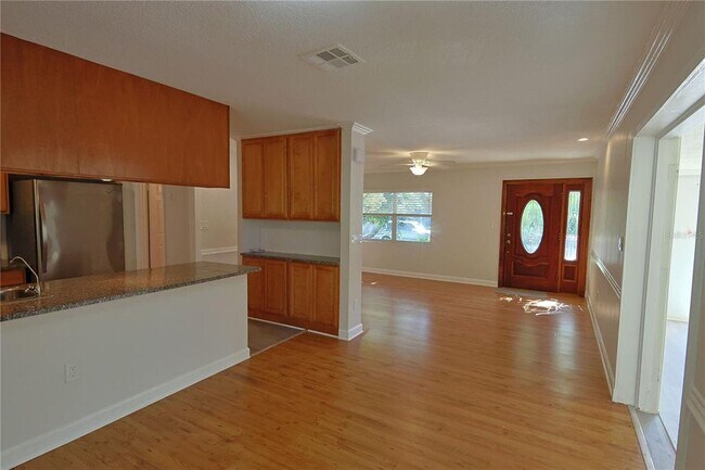 Building Photo - 404 Barclay Dr