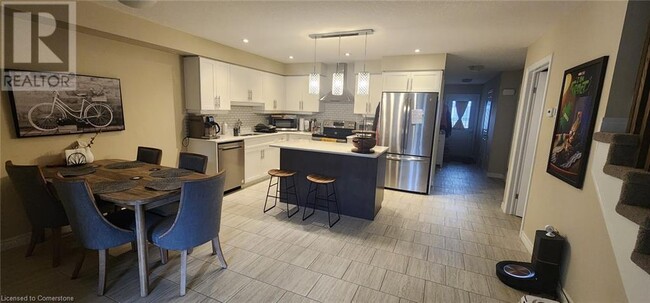 Photo du bâtiment - 1220 Riverbend Rd