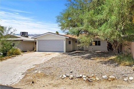 Foto del edificio - 66796 Granada Ave