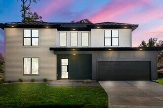 Building Photo - 10728 Twin Oak Dr