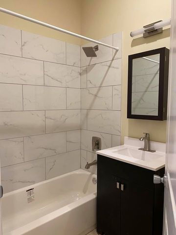 Foto principal - 2325 W Devon Ave
