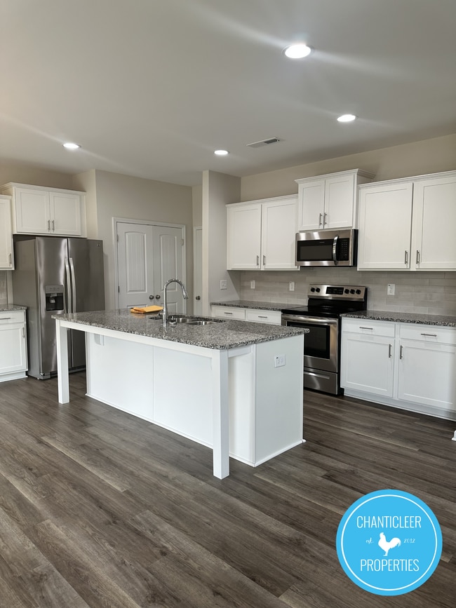 Building Photo - 2528 Reynolds Dr