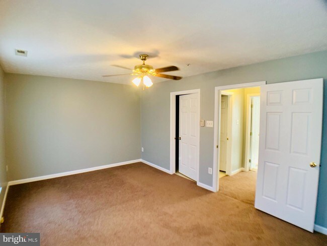 Foto del edificio - 5215 Torrington Cir