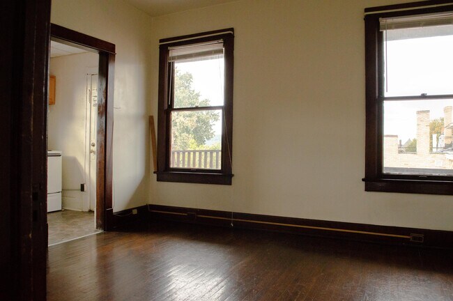 Building Photo - 407 Clinton St