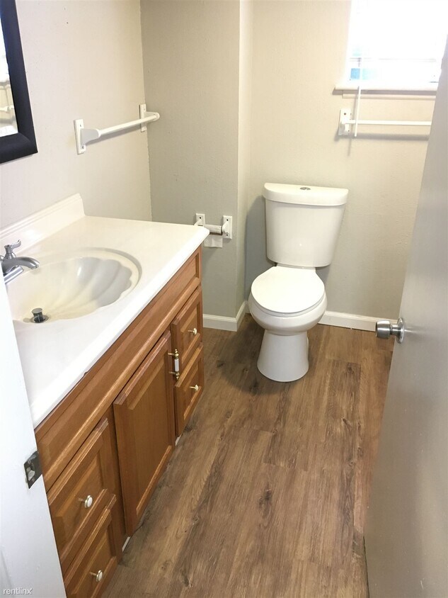 Building Photo - 3 br, 1 bath Duplex - 1401 South 24th Aven...