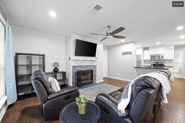 Foto del edificio - 614 Cypress Pointe St