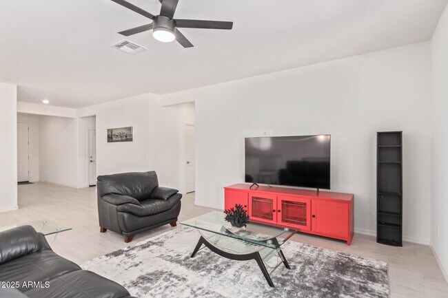 Foto del edificio - 3332 N 198th Ln