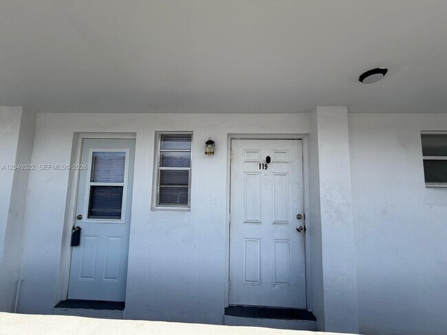 Foto del edificio - 1333 E Hallandale Beach Blvd