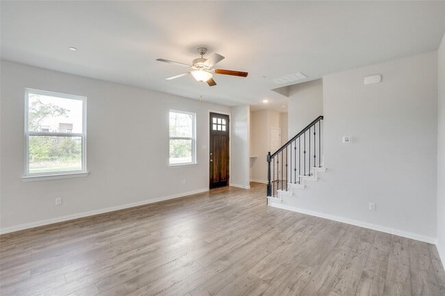 Foto del edificio - Luxury living in this stunning 4 bedroom, 3 bath home