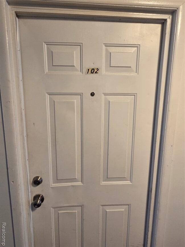 Building Photo - 19131 Lahser Rd