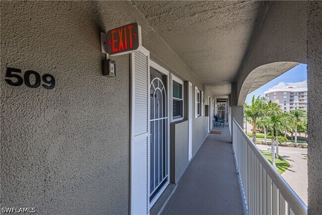 Building Photo - 2880 Gulf Shore Blvd N