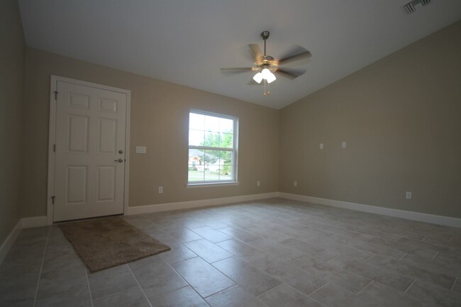 Foto del edificio - BEAUTIFUL 3 Bedroom, 2 Bathroom Home in Oc...