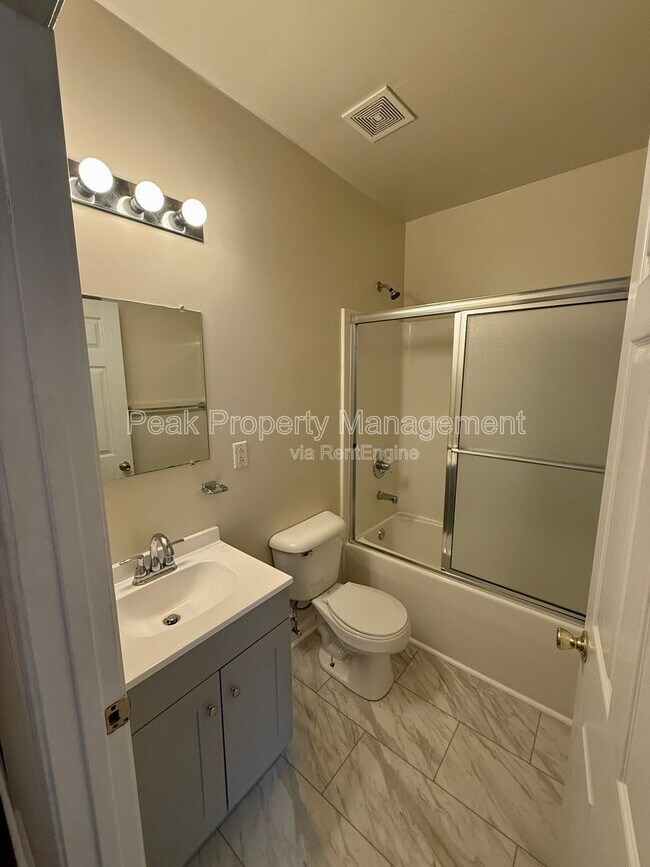 Foto del edificio - 1110 W Main St