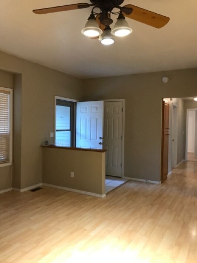 Building Photo - 238 Crestview Dr