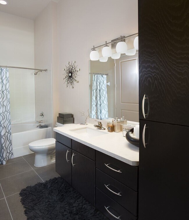 Foto del edificio - 2430 Victory Park Ln