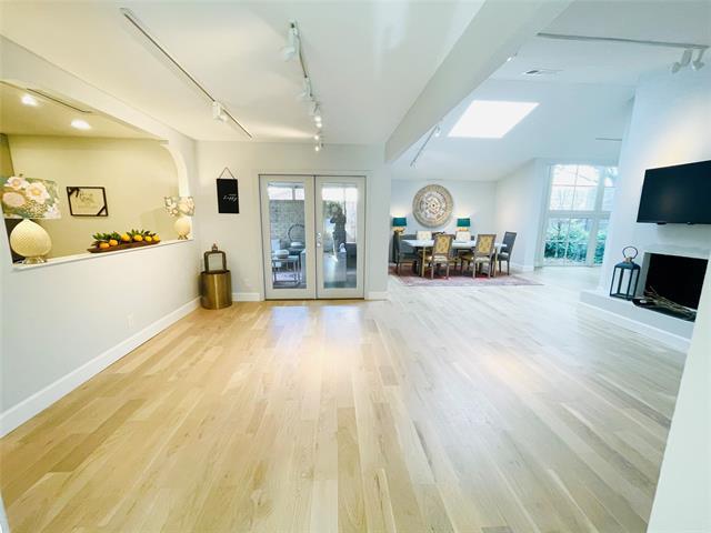 Building Photo - 3701 Hulen Park Dr