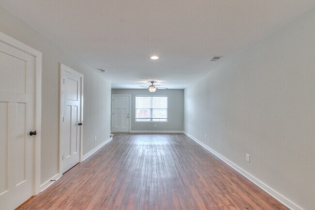 Building Photo - 612 Hadley Village Blvd