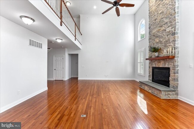 Building Photo - 302 Park Hill Ln
