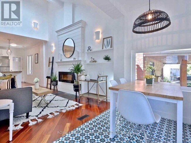 Photo du bâtiment - 20 Amroth Ave