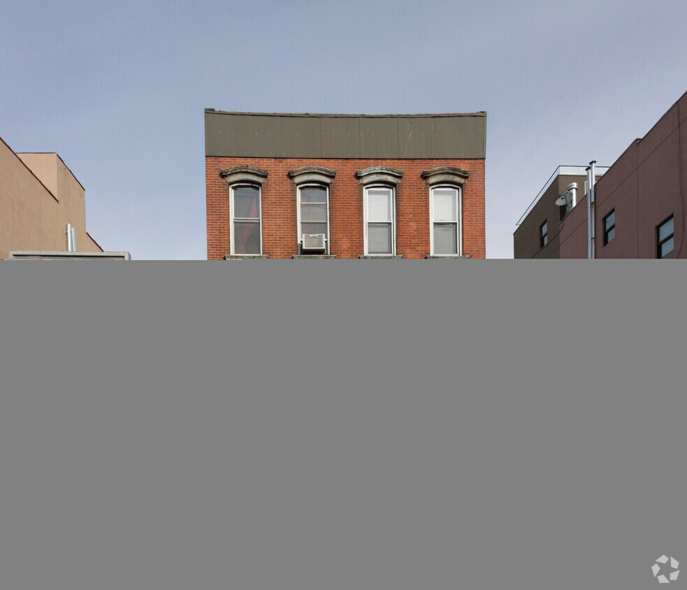 Building Photo - 185 Greenpoint Ave