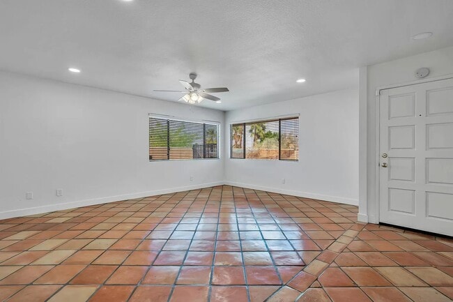 Building Photo - 53475 Avenida Herrera