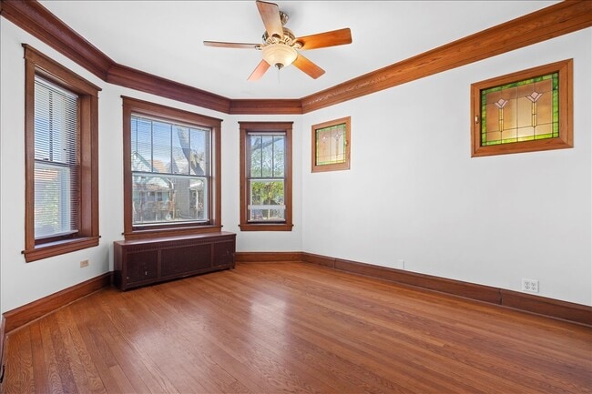 Building Photo - 4226 N Sawyer Ave