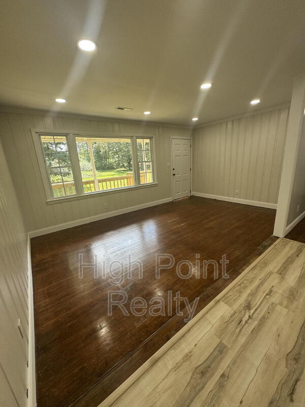 Foto del edificio - 255 Bailey Chapel Rd