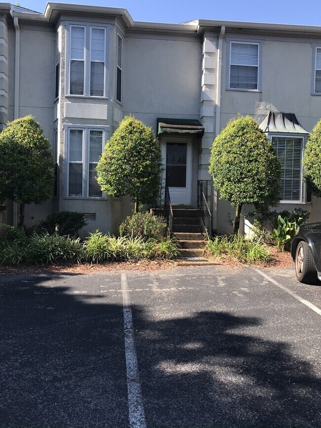 Building Photo - 2629 Blakemore Ave
