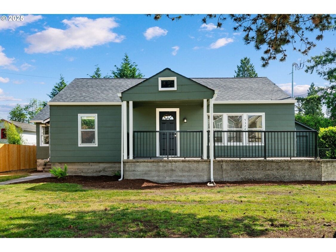 Photo - 5324 SE Flavel St (Portland, OR)